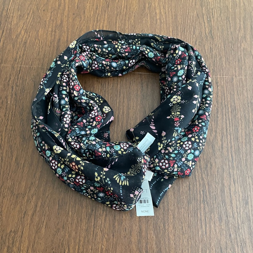 Scarf Bundle - Picture 9 of 10
